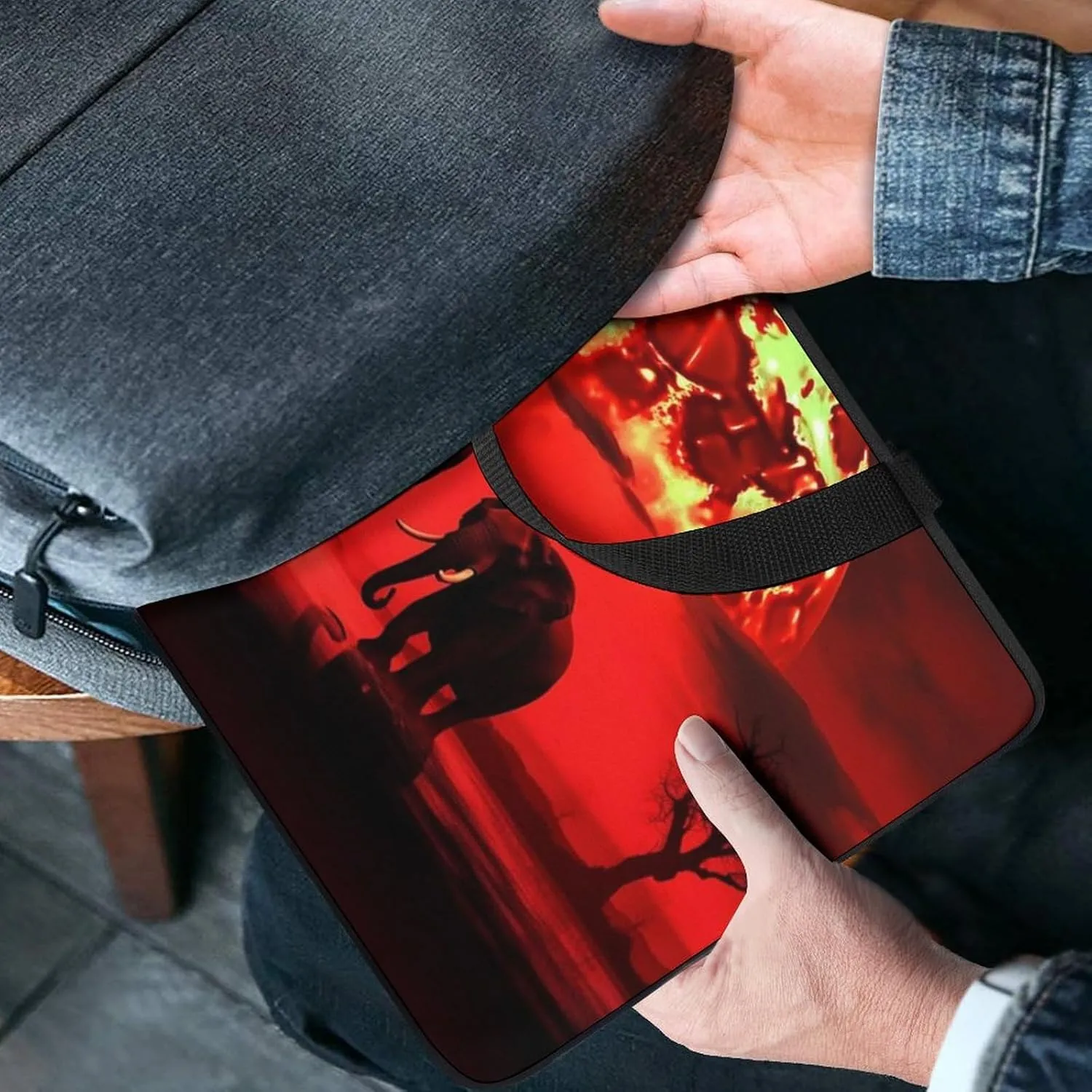 Red Full Moon Elephants Laptop Bag Durable Laptop Sleeve Water-Resistant Notebook Bag for Computer Or Tablet